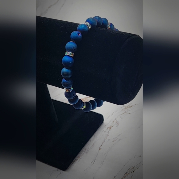 Blue Druzy Agate gemstone stretch bracelet Design by FreeSpirit (Me!) - Picture 2 of 8